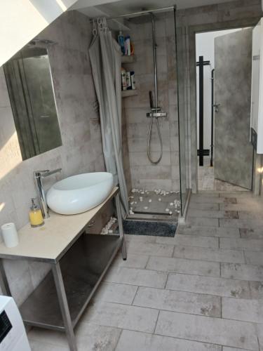 8x8 Tetőtér Apartman - image 7