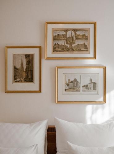 Double Room with Courtyard View image 10