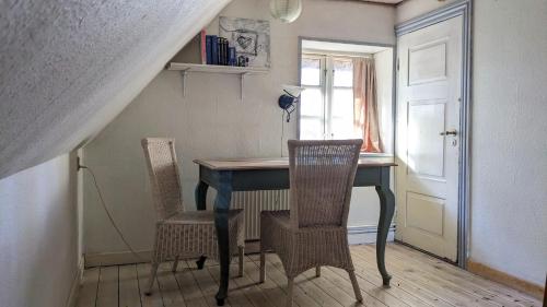 Gemutliches Reetdachhaus mit Kaminofen in Vester Vedsted