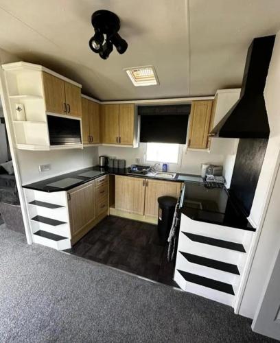 2 Bed Mobile Home Sea Views, Centre Field in Eastchurch