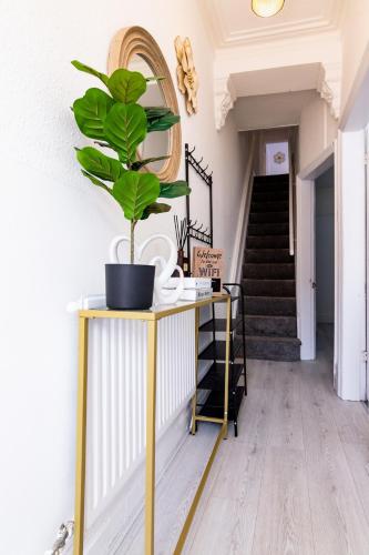 Luxe & Stylish Home in Manchester near city center, Manchester (photo 8)