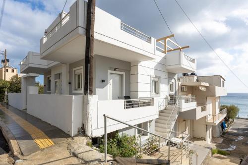 Avra 3 modern apt by the sea in Arkalochori