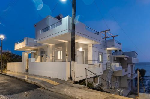 Avra 3 modern apt by the sea in Arkalochori