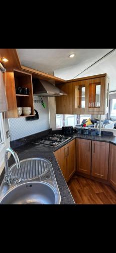 2 Bed Mobile Home Sea View, Fair Ways in 伊斯特徹奇