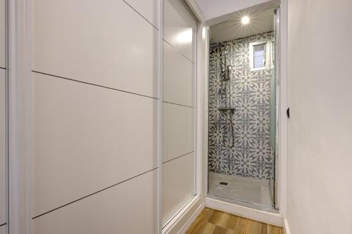 One-Bedroom Apartment image 10
