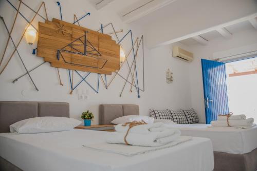3 twin beds