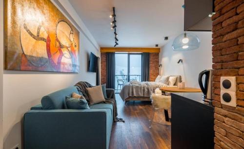 Apartment with Mountain View