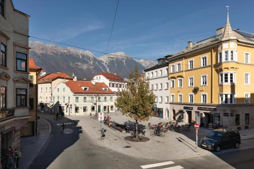  Big Wilten Apartment with free parking- Central and Peaceful in Innsbruck
