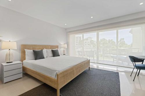 Beachfront - Superior View Studio condo - E225-1