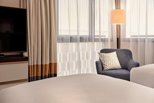 King Junior Suite Panoramic View image 3