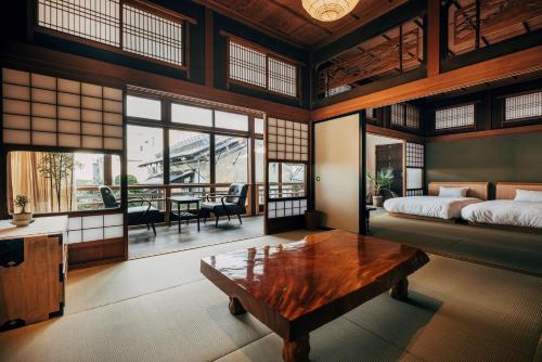 蔵サウナと文化財の宿 森長 Moricho Ryokan in Oga