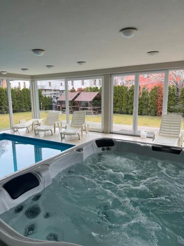 Джакузі, Corso Wellness Apartman in Шиофок