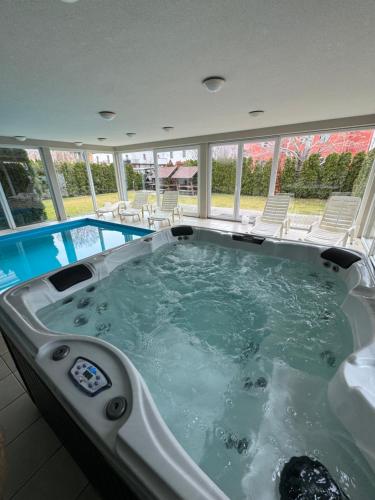 Джакузі, Corso Wellness Apartman in Шиофок