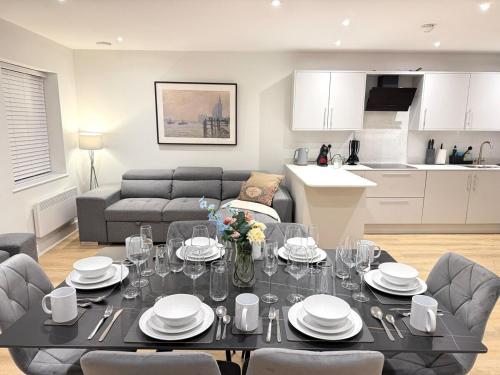 Sale Road Serviced Apartments Near Airport & Trafford Centre - Timperley