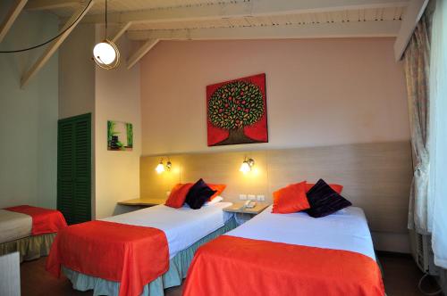 3 twin beds