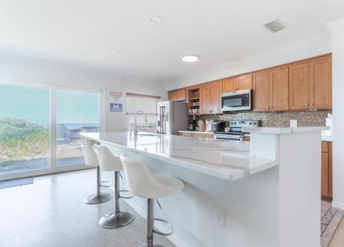 Kitchen, Oceanfront Modern Home with Private Beach in Melbourne Beach (FL)