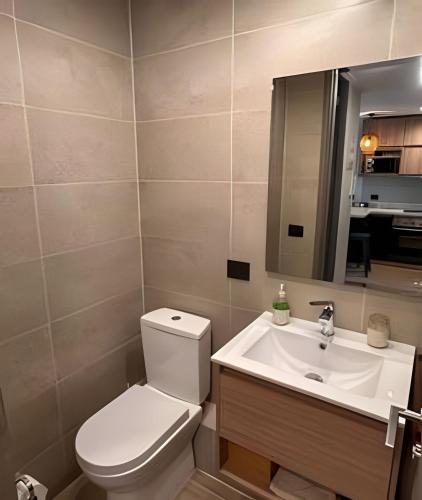 4 Pax: Estacionamiento, WiFi y Cocina.