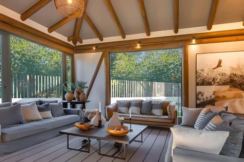 4 Pax: Estacionamiento, WiFi y Cocina.