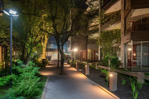 2 Dormitorios, 2 Baños, Estacionamiento y WiFi