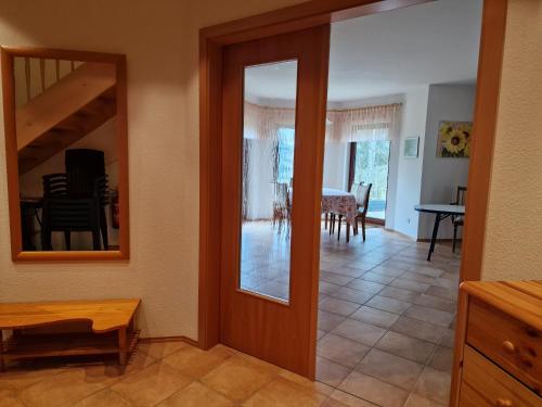 Martha - Ferienhaus, 3 Schlafzimmer, 2 bis 6 Personen, S-Bahn nach Berlin, Strausseenähe, ruhige Lage, Strausberg (fotografie 8)