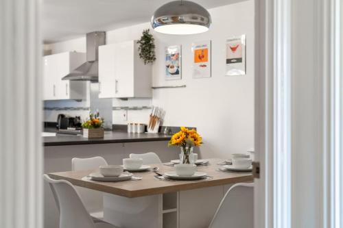 Létesítmények, Cambridge 5 Bedrooms Sleeps 10 Free Parking 4 Bathrooms in Longstanton