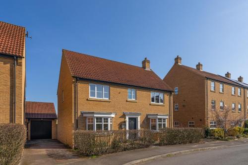 Cambridge 5 Bedrooms Sleeps 10 Free Parking 4 Bathrooms – khách sạn tại Haddenham
