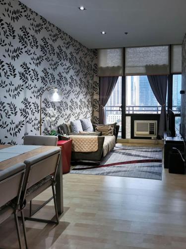 Spacious 1BR APT near Nightlife and Business Center in Makati, Manila