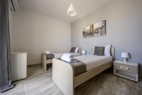 F11 Room 3, private Room two single beds shared bathroom in shared Flat, Msida (photo 3)