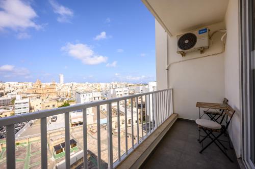 F11 Room 3, private Room two single beds shared bathroom in shared Flat, Msida (photo 8)