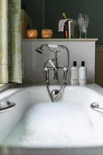 Bathroom, Landgoed Loenen B&B in Winssen