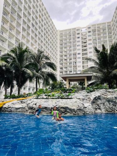 Shore 1 Condo near MOA - PLS send valid IDs of all guests after booking for guest authorization form, ميترو مانيلا