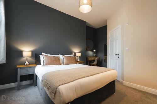 Rooms at The Dressers Arms - image 12