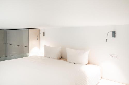Elegant Luxury Studio Paris 1st - image 12
