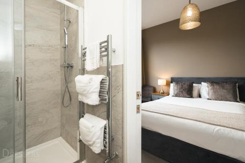 Rooms at The Dressers Arms - image 2