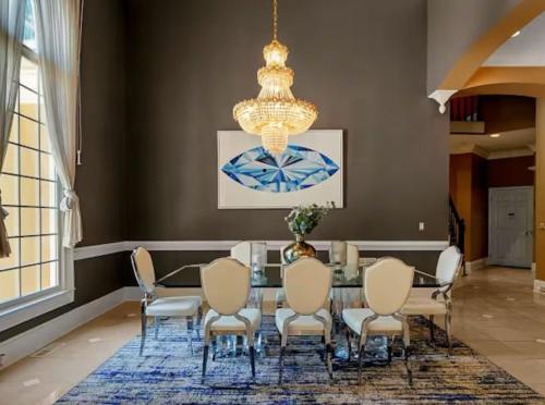 The Royal Palace of Atlanta in Southwest