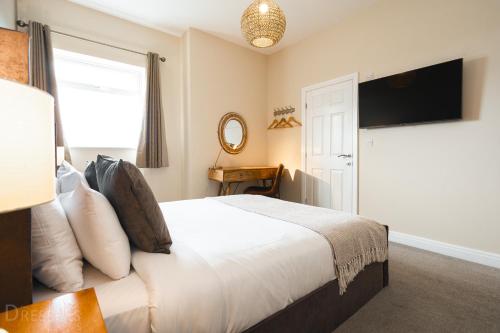 Rooms at The Dressers Arms - image 10