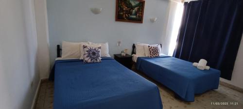 Twin Room with Private Bathroom image 3