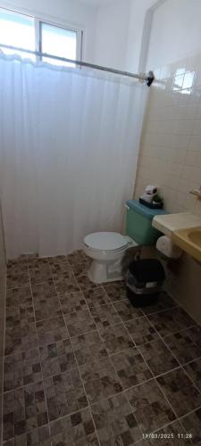 Twin Room with Private Bathroom image 2