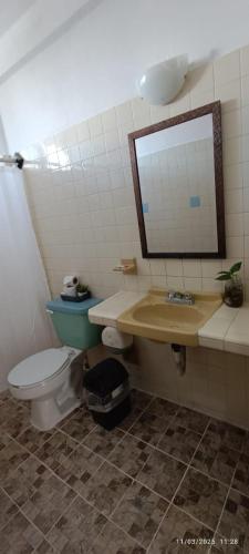 Twin Room with Private Bathroom image 1