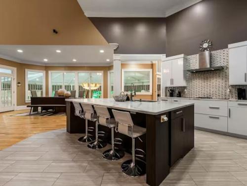 The Royal Palace of Atlanta in Southwest