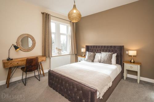 Rooms at The Dressers Arms - image 5