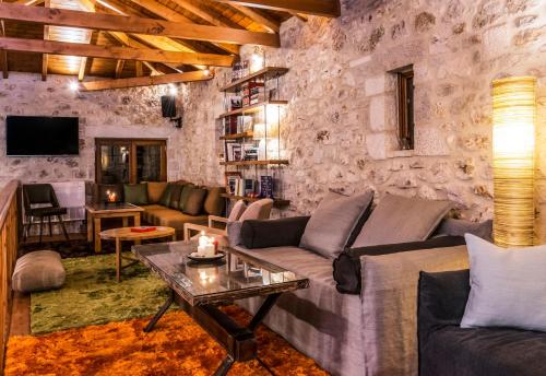 共用Lounge/電視區, Elafos Spa Hotel in 埃利尼哥阿卡迪亞斯