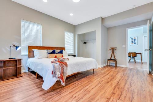Cozy Downstairs Unit w King bed, WIFI and Parking in Atlanta University Center