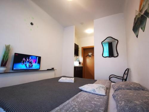 S7 Mint studio apartment - image 4