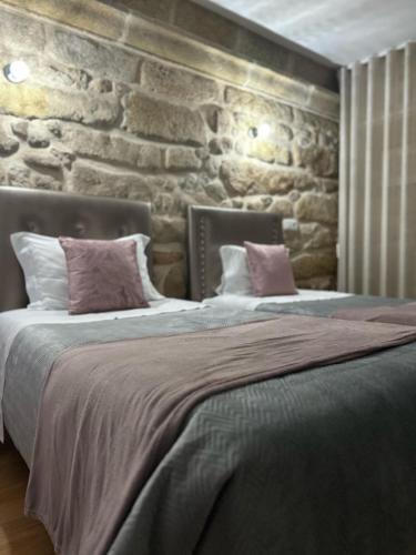 3 twin beds