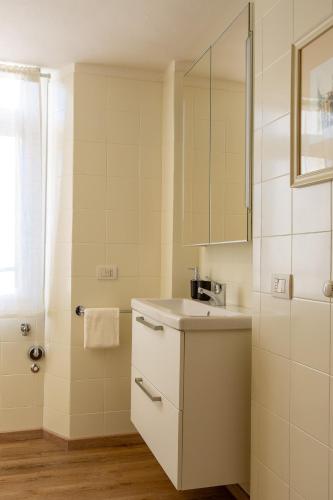 Ponente - Balcony, Free Parking,Close to Como, Como (foto 10)