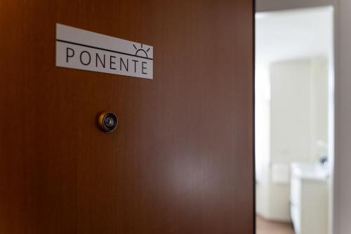 Ponente - Balcony, Free Parking,Close to Como, Como (foto 9)