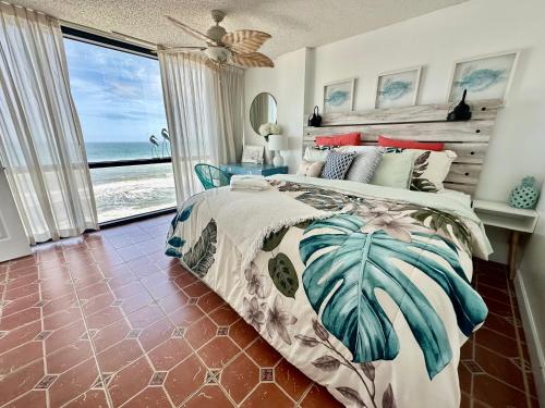 beautiful oceanfront two bedroom condo in Daytona Beach, USA