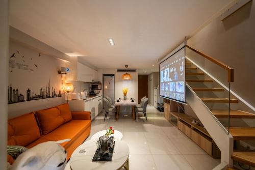Shanghai Hills & Wanye Spacious Family Suites close to line 13 near PuTuoShan Seafood Hotel (PuTuo)