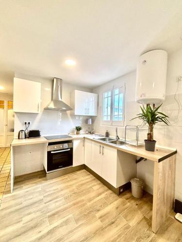 ห้องครัว, Harmony rooms near มงจูซ